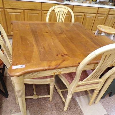 Dining Table w 3 Chairs - 37x37