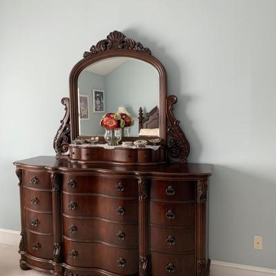 Raymour & Flanigan King Bedroom Suite  