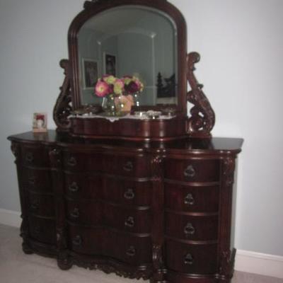 Raymour & Flanigan King Bedroom Suite  