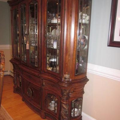 Tasteful Raymour & Flanigan Dining Rom Suite Complete with Lighted China Cabinet
Raymour & Flanigan Marble Accent Buffet Credenza