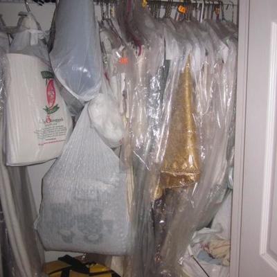 Window Treatments/Linens/Bedding 