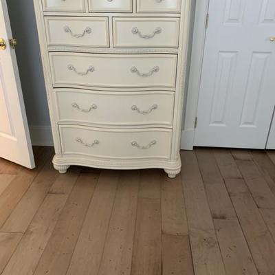 Raymour & Flanigan Girls White Bedroom Suite  