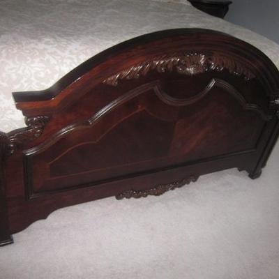Raymour & Flanigan King Bedroom Suite  