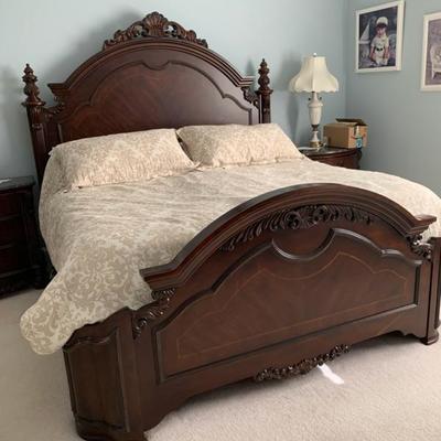 Raymour & Flanigan King Bedroom Suite  