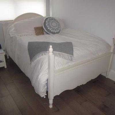Raymour & Flanigan Girls White Bedroom Suite  