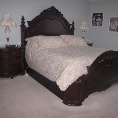 Raymour & Flanigan King Bedroom Suite  