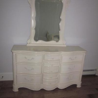 Raymour & Flanigan Girls White Bedroom Suite  