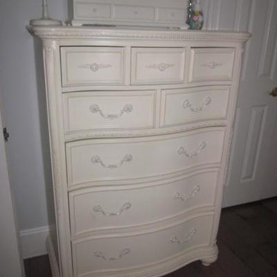 Raymour & Flanigan Girls White Bedroom Suite  