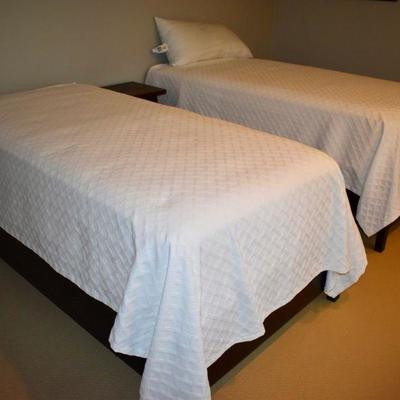 Pair of twin platform beds