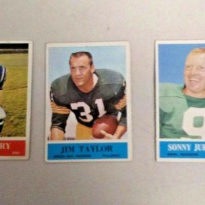 
WY0360 LOT OF 3 1964 PHILADELPHIA FOOTBALL CARDS #1, 80, 186.  https://www.ebay.com/itm/123969702920
