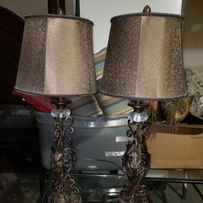 2 Decorative Metal Lamps with Lamp Shades