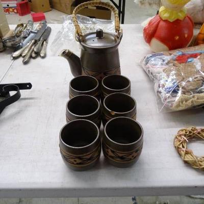 Teapot with Set of 6 Cups