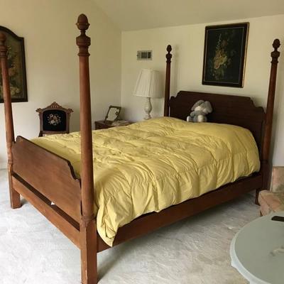 Antique acorn 4 poster double bed with boxspring and mattress $295