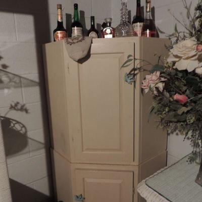 corner cabinet

