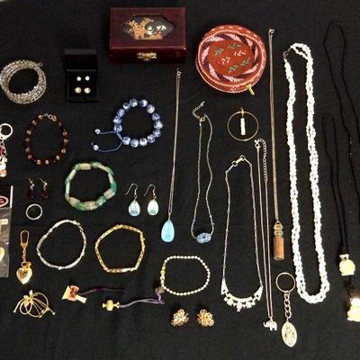 MME013 Costume Jewelry, Jewelry Box, Trinkets & More