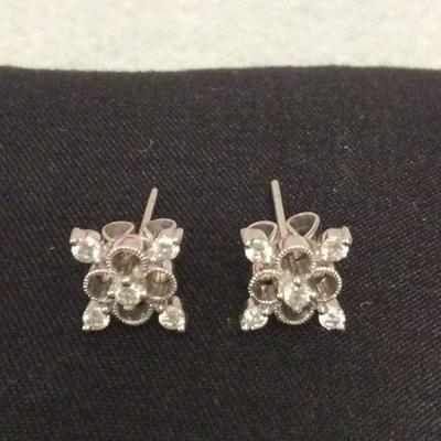 MME024  18 KT Diamond Earrings 