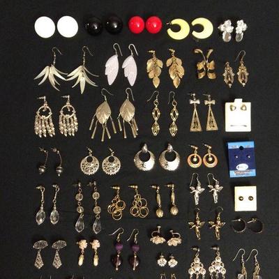 MME027 Costume Jewelry Earrings 