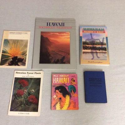 MME055 Hawaiian Books