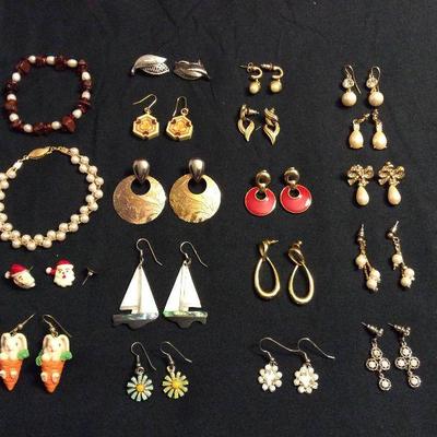 MME010 Costume Jewelry Earrings and Bracelets 