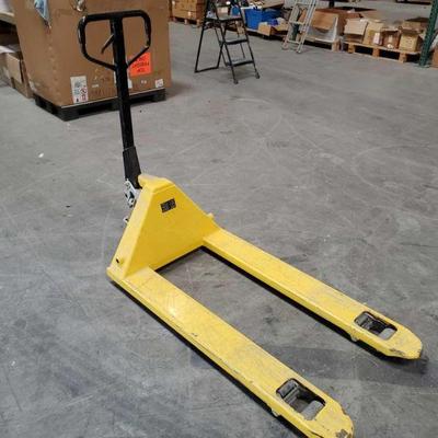 1001: Pallet Jack
5500lb capacity. Fully functional