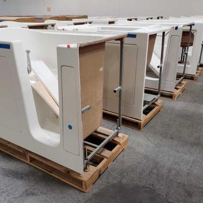 517: 8 Therapy Tubs, Various Models and Sizes
8 Model 3052 A1 41