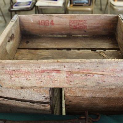 WOODEN CRATE FOR DRINKS OR SODA POP BOX / DATED / VINTAGE