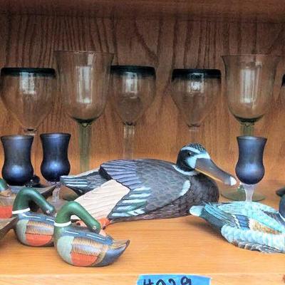MCC029 Wooden Painted Ducks & Glasses