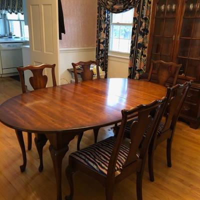 Statton Oval Dining Table and 8 chairs w/3 leaves
$550