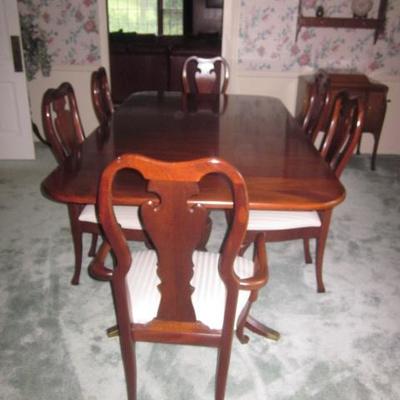 Link-Taylor Heirloom Solid Mahogany Dining Room Suite  