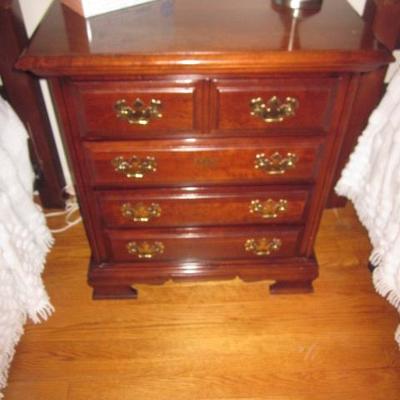 Dixie Mahogany Bedroom Suite With Two Twin Beds 