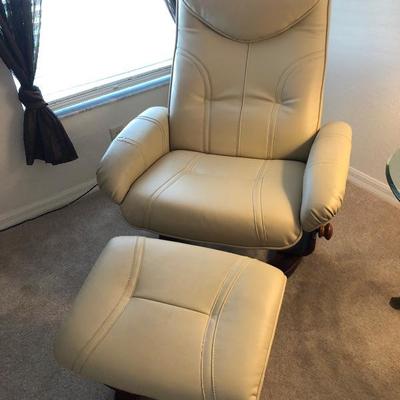Bench Master (Stress-Less Style) Beige Recliner w/storage ottoman - $150