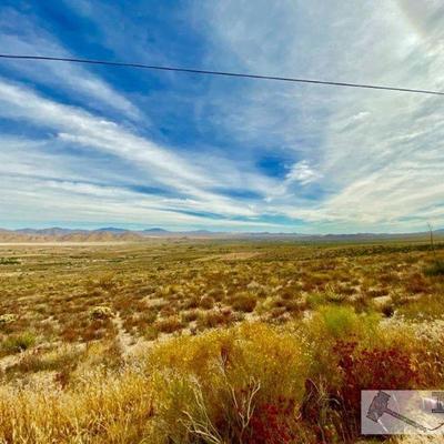 LOT 200: Photo 1 of 10

Beautiful Lot 2.46 acres
2.46 acres lot in Apple Valley. This lot is at the base of the San Bernardino Mountains....
