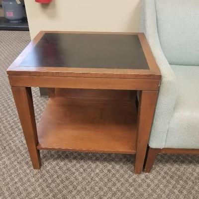 Lot (2) Wooden end tables 24x20