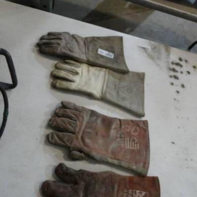2 pairs of welding gloves