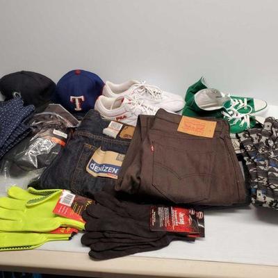 5032: Misc Mens Clothing and Shoes Lot
Three pairs of jeans from Levi's, Buffalo David Bitton, two pairs pf joggers, one button up shirt,...