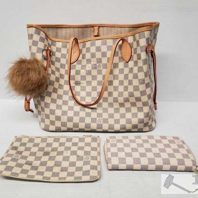 9043: Louis Vuitton Purse, Makeup Bag and Wallet
Non Authenticated Louis Vuitton Purse, Makeup Bag and Wallet. Matching set Louis...