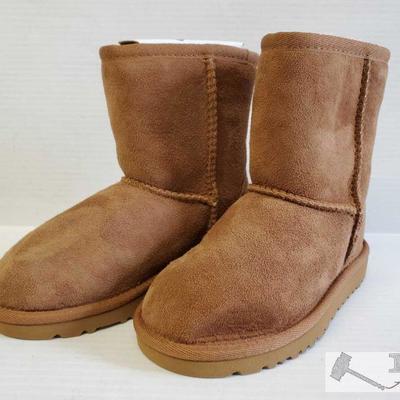 9021: UGG Pure Lamb Fur Boots, Size 10US
UGG Boots Size 10US, Lamb Fur lining. Boots, UGGs, Lamb fur