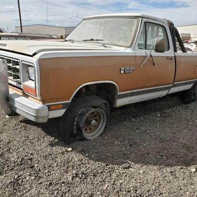 135: 1985 Dodge power ram 150 royal se
VIN: 1B7HW14T8FS634259

Currently on Non-Op, California title in hand. 
DMV fees: $37 and $70 doc...