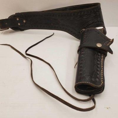 834: Leather Belt with Gun Holster
Measures approx 13