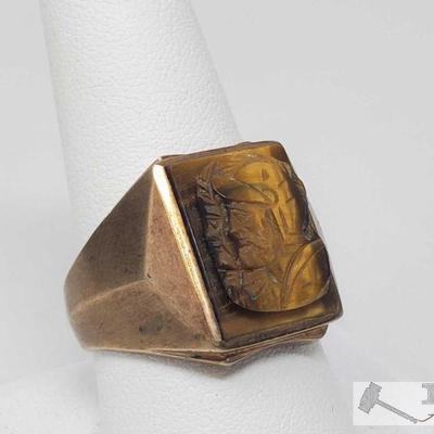 1100: 10k Gold Ring with Carved Center Stone, 11.7g
Weighs approx 11.7g, size 10