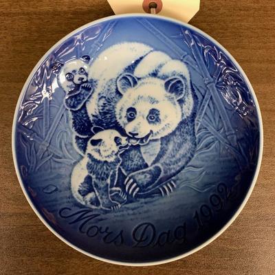 Bing & Grondahl Mothers Day Plate, 1992, Panda with Cubs