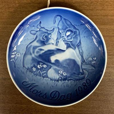 Bing & Grondahl Mothers Day Plate, 1989, Cow with Calf