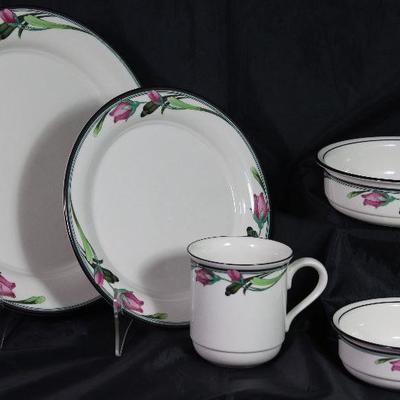 Lenox â€Midnight Blossomâ€ (1993-1999), Dinner Plates (12), Salad Plates (12), Mugs (12), Dessert Bowls (12) and Soup/Cereal (9)