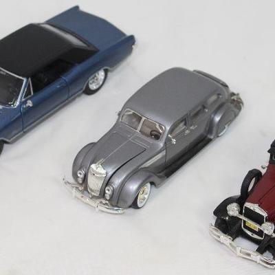 Maisto 1965 Buick Riviera Grand Sport 1/26 Model,  Signature Model 1936 Chrysler Airflow 