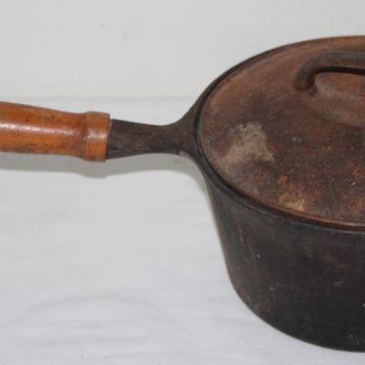 Vintage Cast Iron Wood Handle 2 Quart Sauce Pan