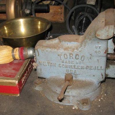 TORCO BENCH VISE   