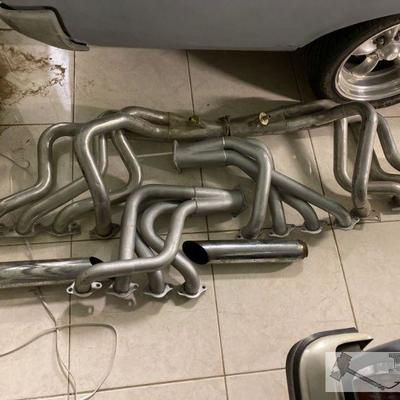 204:Two Sets of Headers, 2 Tail Pipes
One set of Hooker Headers, one set unbranded headers, 2 Tail Pipes
