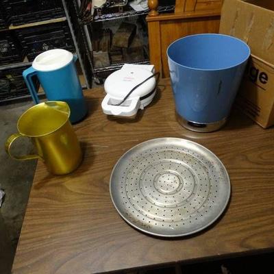 Lot of Kitchen Wares
