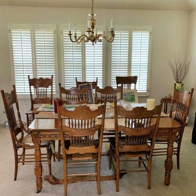 Finely crafted American Quarter Sawn Oak Dining Set-possible early 20th century