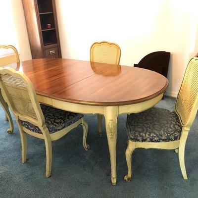 French Provincial Petite Oval Dining Table w/4 chairs, 1 leaf, pads - $485